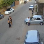 Vídeo: influenciador é surpreendido por assaltante armado e tem carro atingido por tiro em oficina